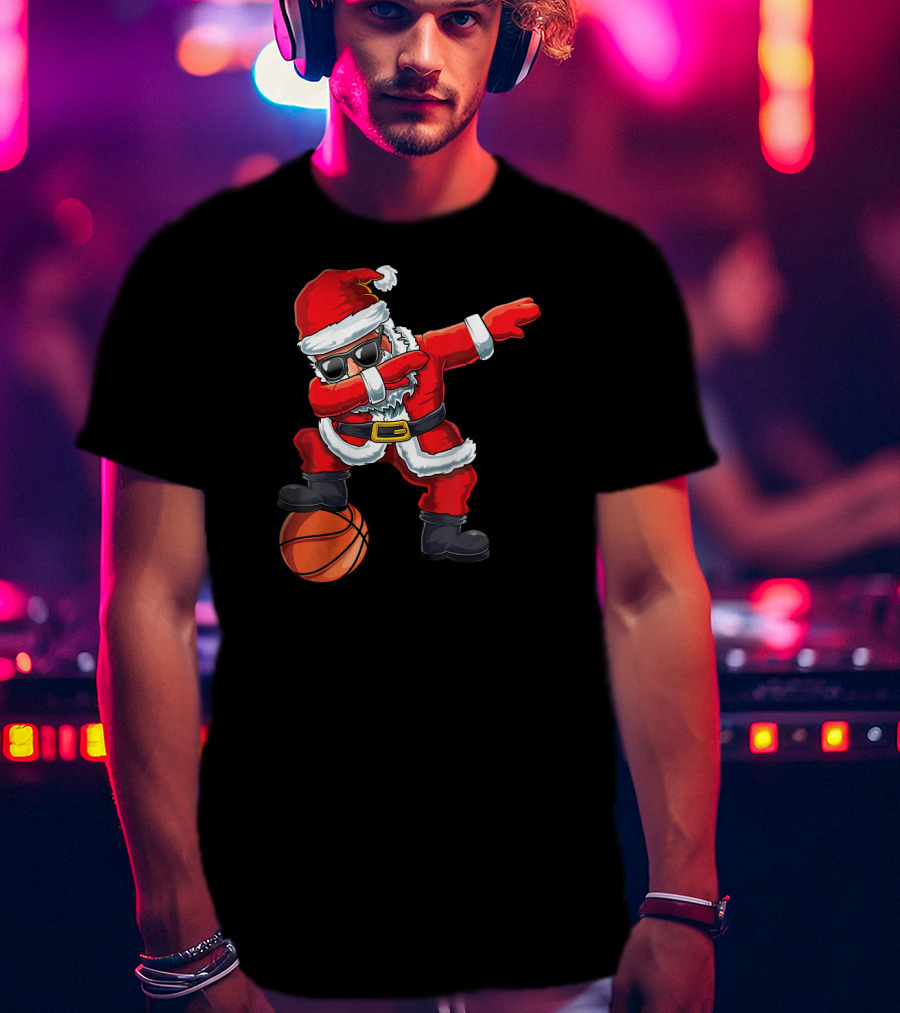 Christmas Santa Dabbing On Basketball Court Holiday Fun T-Shirt