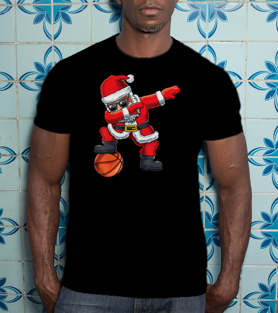 Christmas Santa Dabbing On Basketball Court Holiday Fun T-Shirt