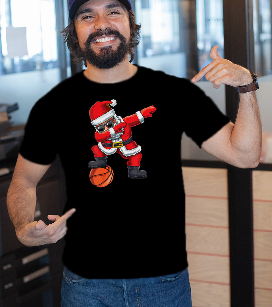 Christmas Santa Dabbing On Basketball Court Holiday Fun T-Shirt