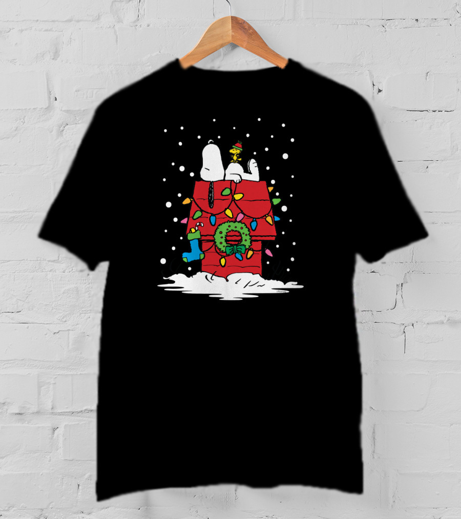 Snoopy Woodstock Christmas Lights Doghouse Wreath Snow Peanuts T-Shirt