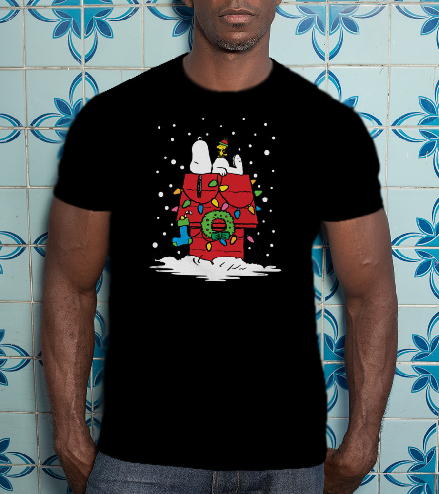 Snoopy Woodstock Christmas Lights Doghouse Wreath Snow Peanuts T-Shirt