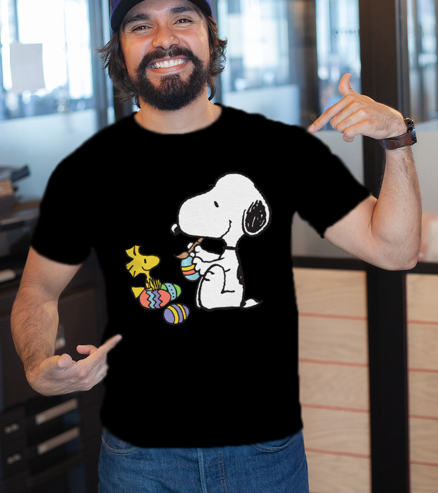 Peanuts Snoopy And Woodstock Painting Easter Eggs T-Shirt
