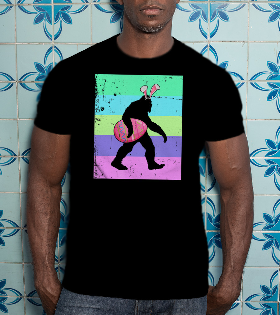 Vintage Bigfoot Easter Bunny Eggs Sasquatch Retro Gradient T-Shirt