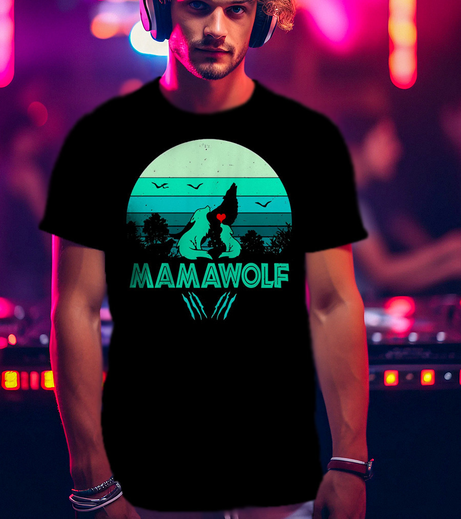 MAMAWOLF Babies Mom Vintage Wolf Heart Moon T-Shirt