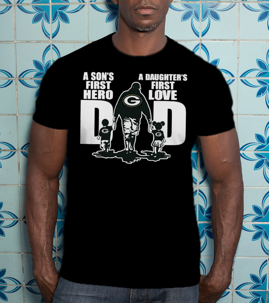 Green Bay Packers Dad A Son’s First Hero A Daughter’s First Love T-Shirt