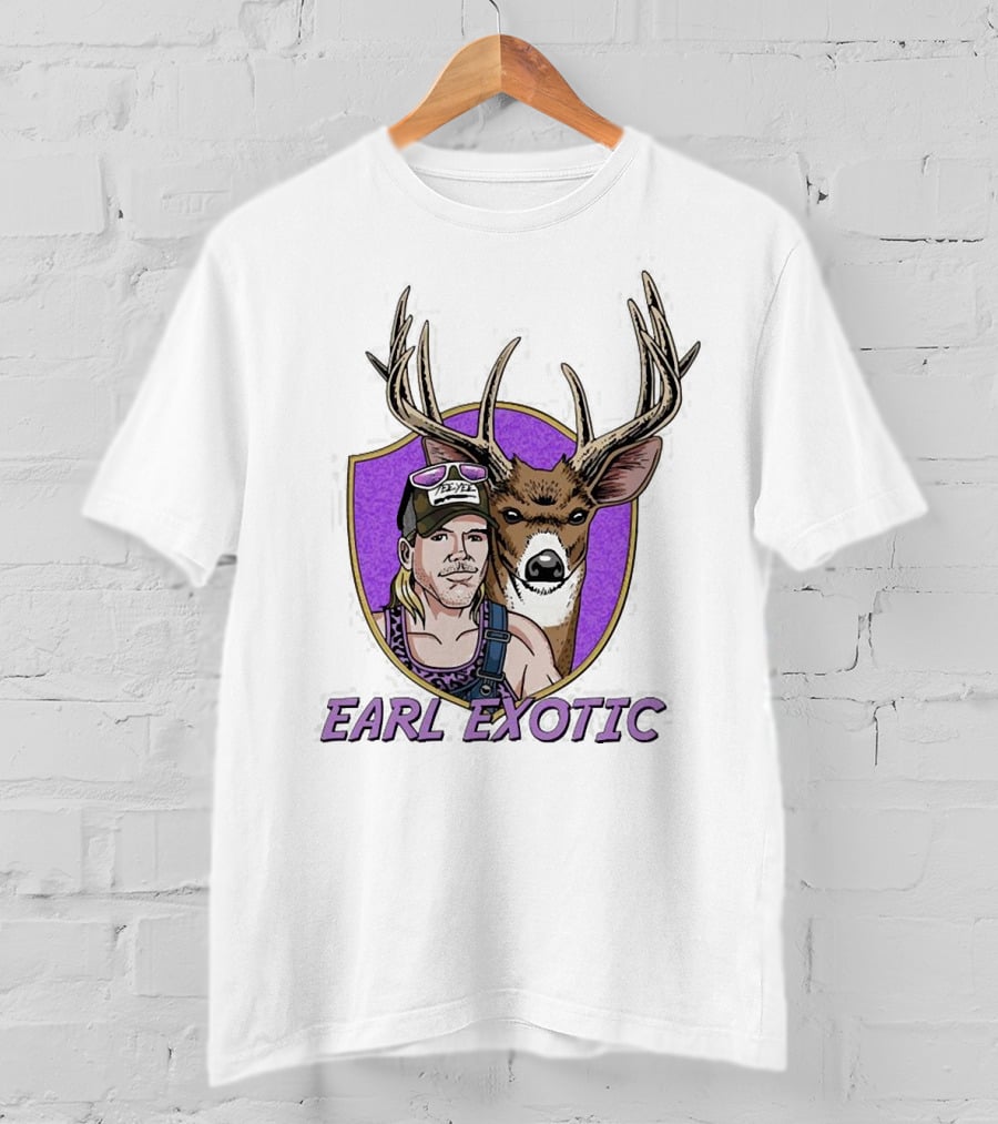 Earl Exotic Deer Hunter With Sunglasses Mule Deer Antlers T-Shirt