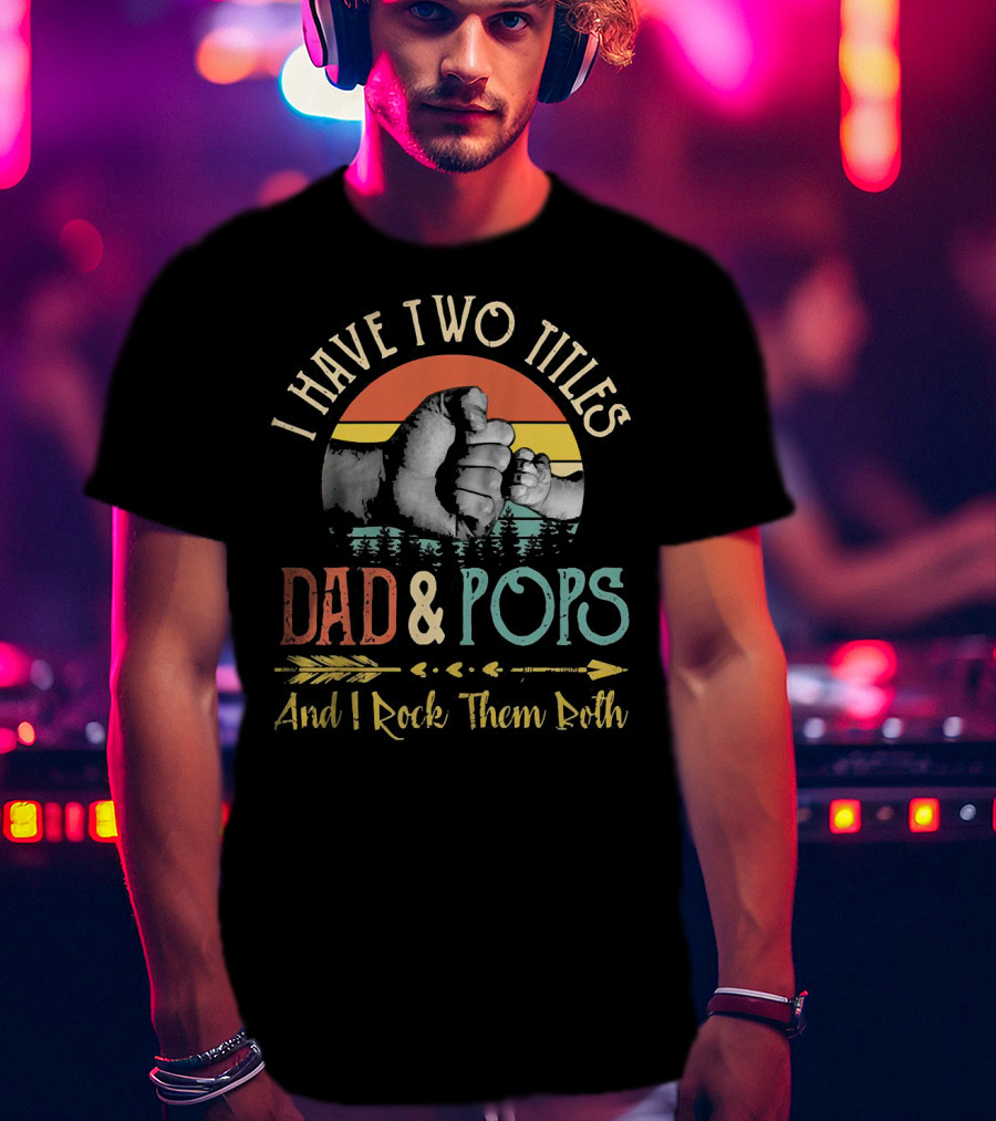 I Have Two Titles Dad And Pops And I Rock Them Both Fist Bump Vintage Sunset Arrow T-Shirt