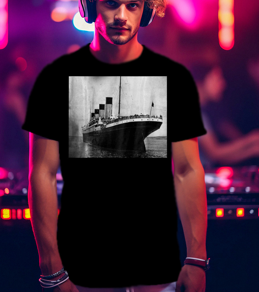 Kids The Titanic Setting Sail Iconic Ocean Liner Image T-Shirt