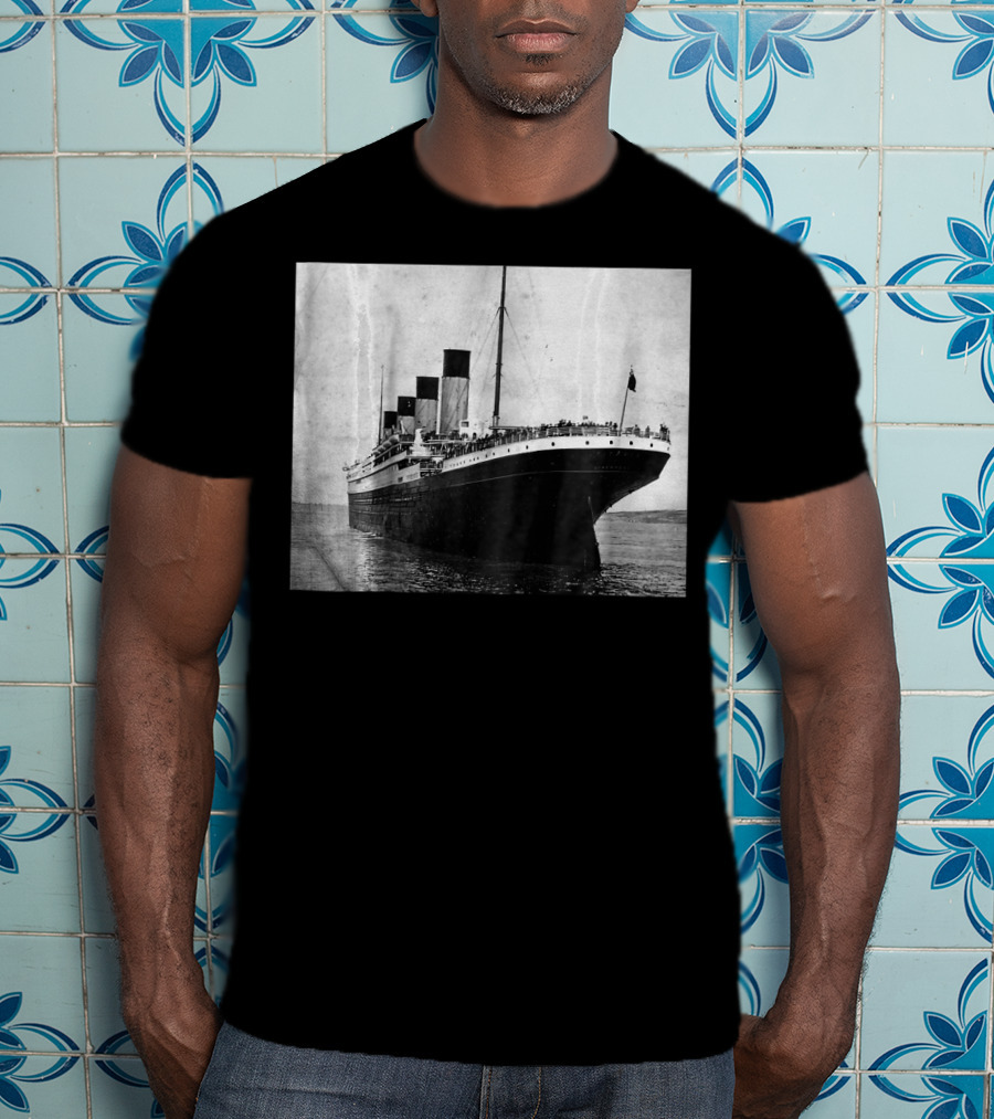 Kids The Titanic Setting Sail Iconic Ocean Liner Image T-Shirt