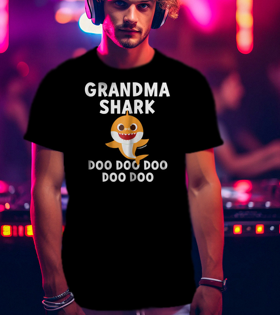 Grandma Shark Doo Doo Doo Doo Pinkfong T-Shirt