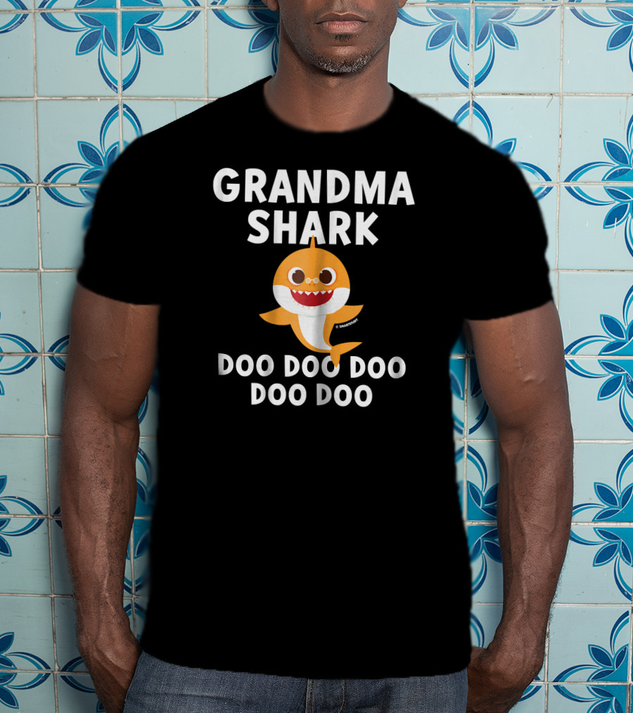 Grandma Shark Doo Doo Doo Doo Pinkfong T-Shirt