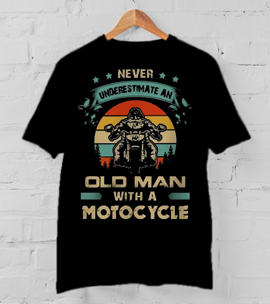 Never Underestimate An Old Man With A Motorcycle Retro Sunset T-Shirt