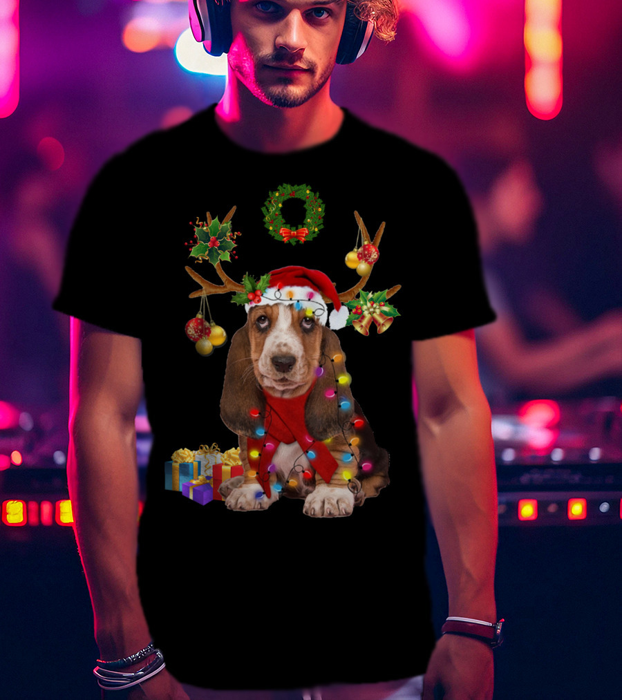 Basset Hound Santa Hat Reindeer Christmas Lights Wreath Holiday Gifts T-Shirt
