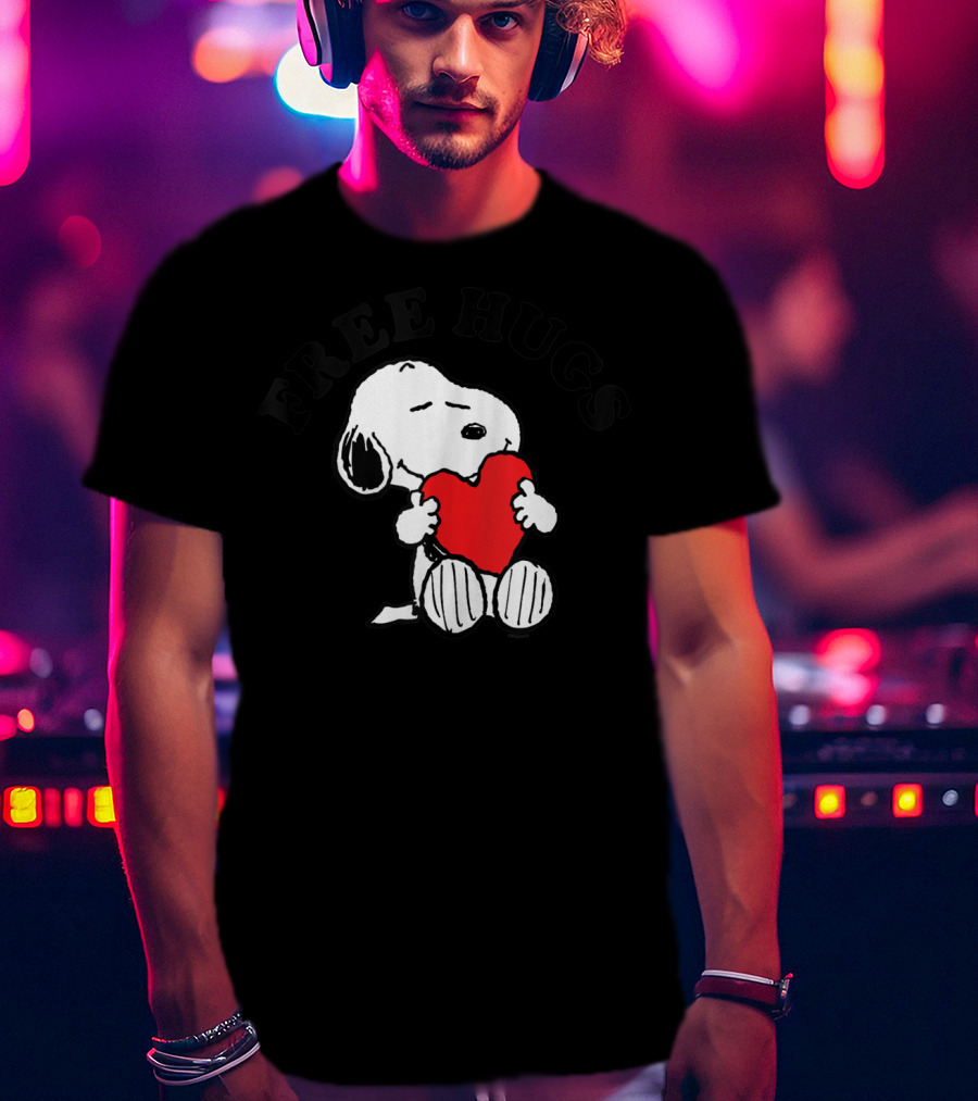 Snoopy Free Hugs Red Heart Peanuts T-Shirt