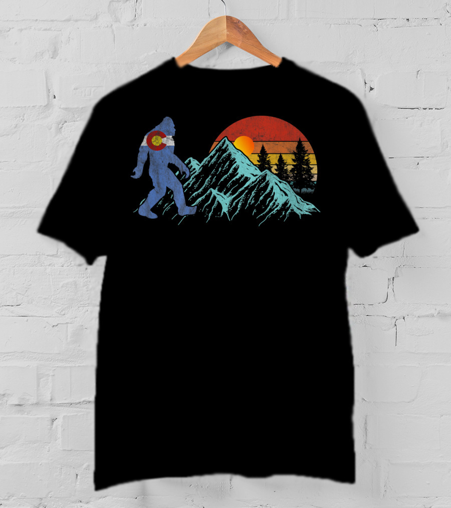 Bigfoot Colorado Flag Retro Sun Mountains And Trees T-Shirt