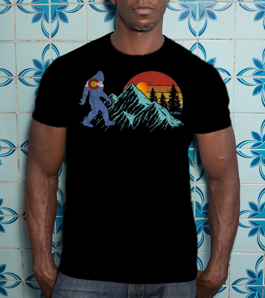 Bigfoot Colorado Flag Retro Sun Mountains And Trees T-Shirt