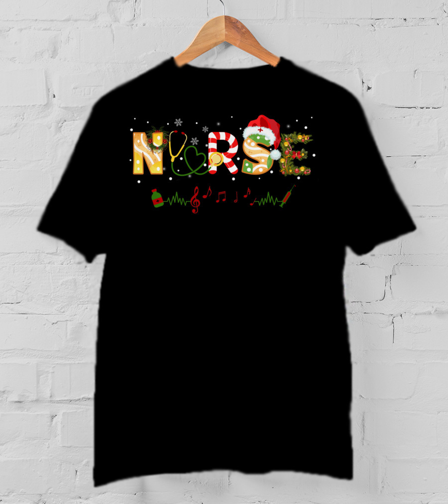 Nurse Christmas Santa Hat Stethoscope Heartbeat Music Syringe Snowflakes T-Shirt