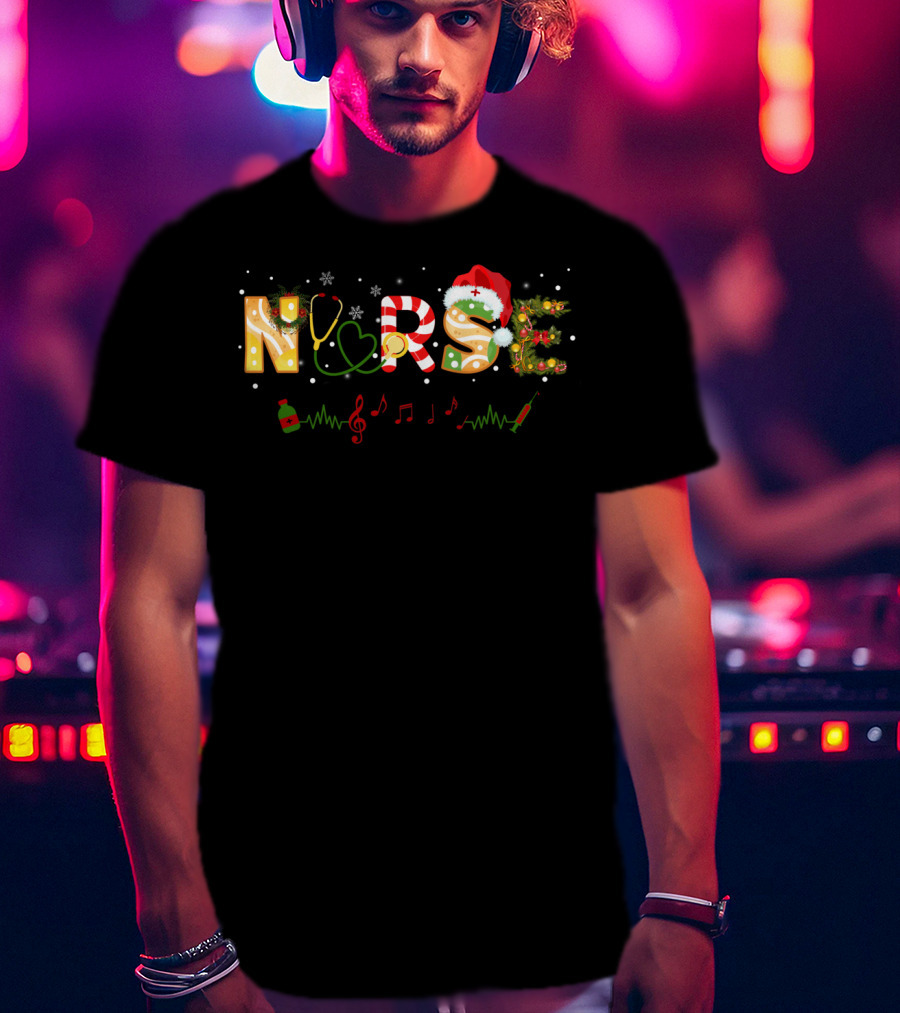 Nurse Christmas Santa Hat Stethoscope Heartbeat Music Syringe Snowflakes T-Shirt