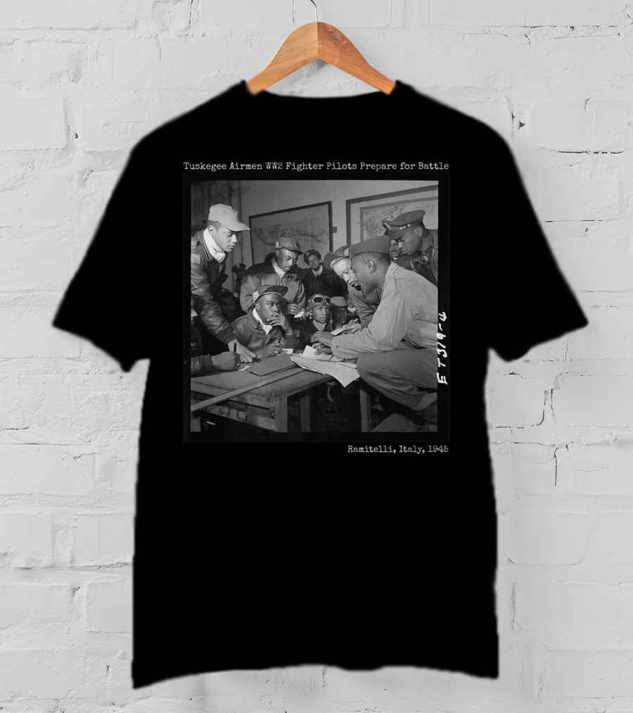 Tuskegee Airmen WWII Fighter Pilots Prepare For Battle Ramitelli Italy 1945 T-Shirt