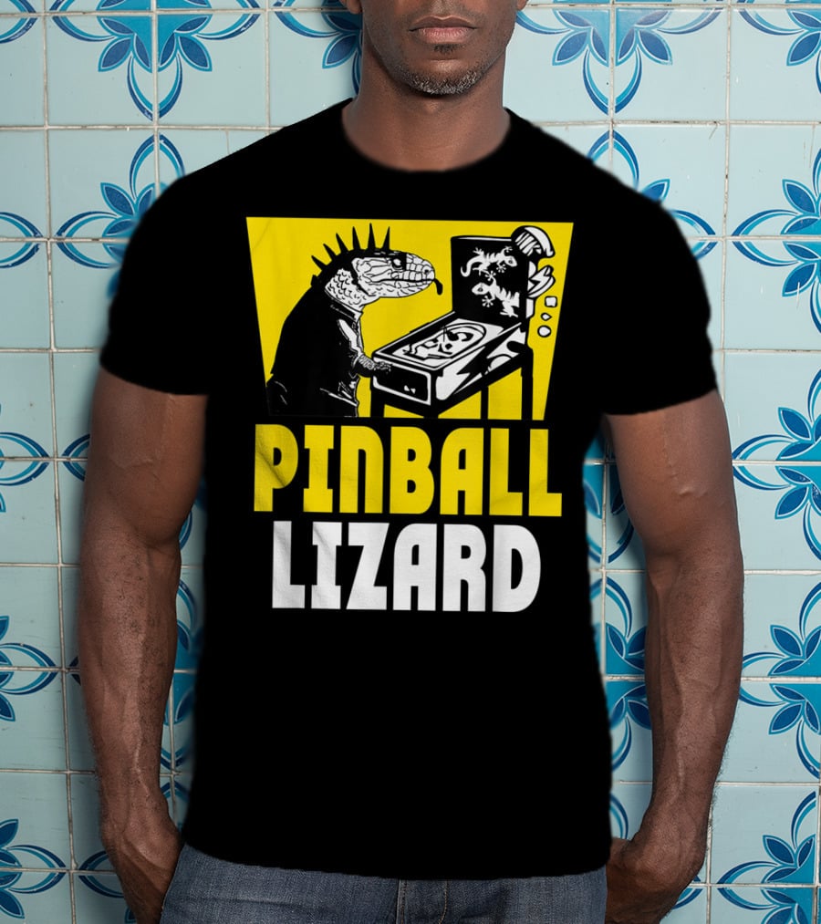 Pinball Lizard Arcade Punk Iguana Playing Pinball Machine T-Shirt