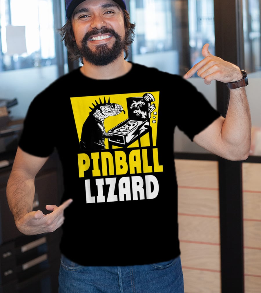 Pinball Lizard Arcade Punk Iguana Playing Pinball Machine T-Shirt
