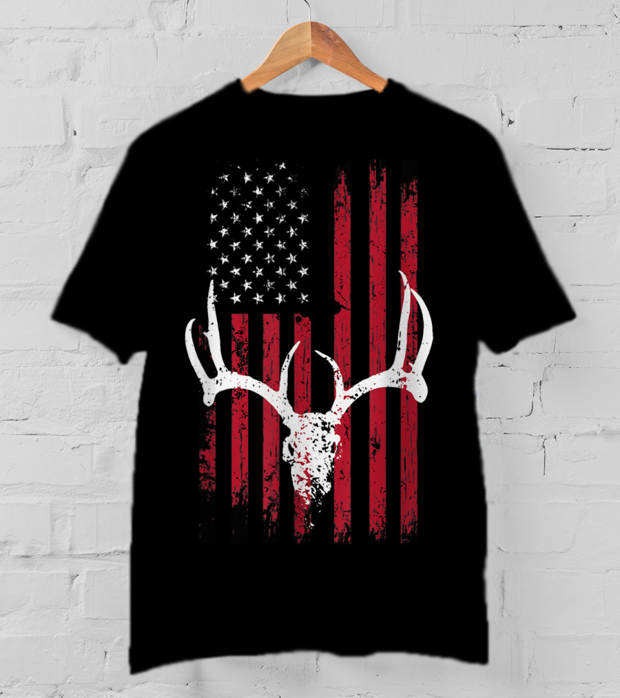 Vintage Deer USA Flag Animals Lover Antlers Rustic Patriotic T-Shirt