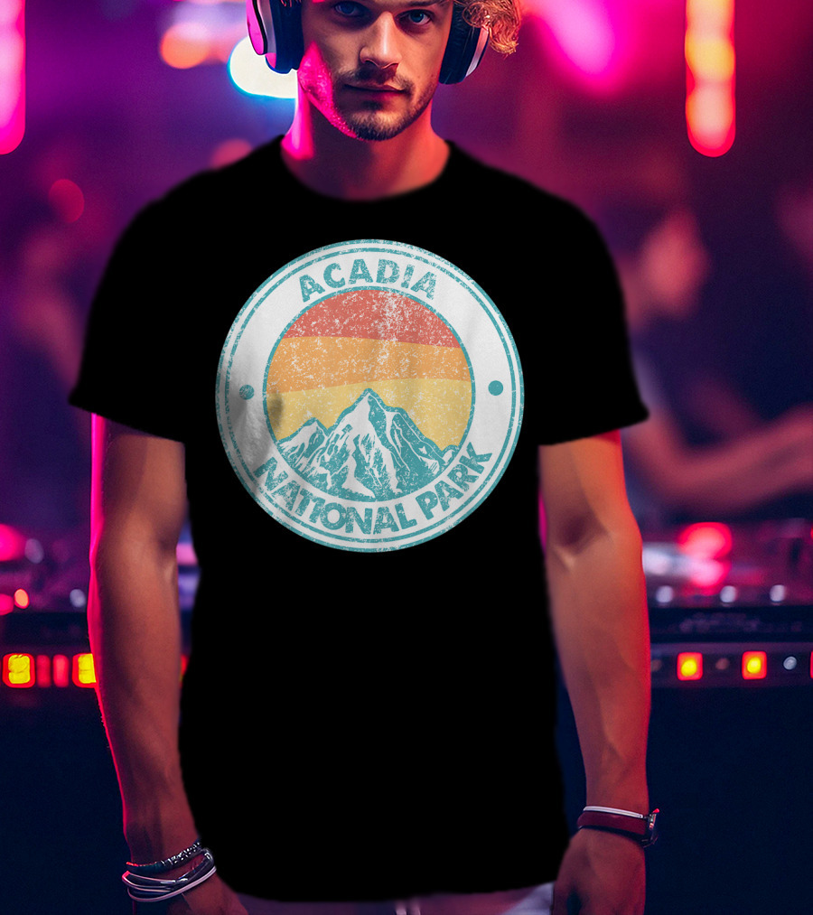 Acadia National Park Vintage Mountain Sunset Circle Badge T-Shirt
