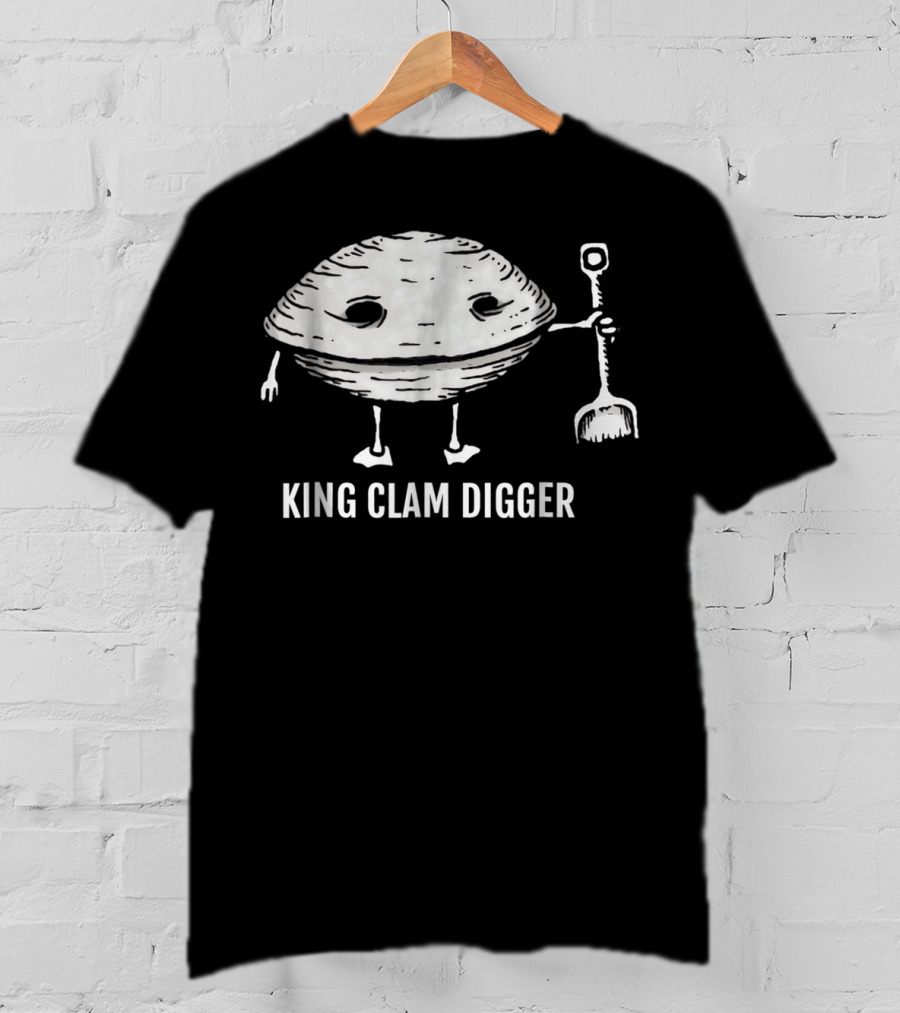 King Clam Digger With Smiling Clam Holding Shovel T-Shirt