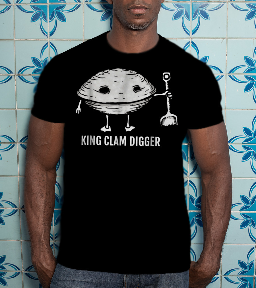 King Clam Digger With Smiling Clam Holding Shovel T-Shirt