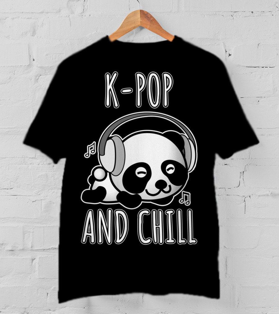 K-Pop And Chill Panda Listening To Music T-Shirt