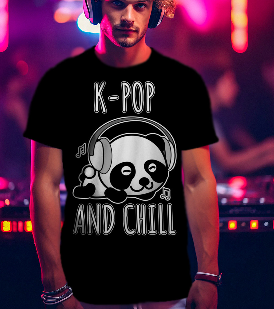 K-Pop And Chill Panda Listening To Music T-Shirt