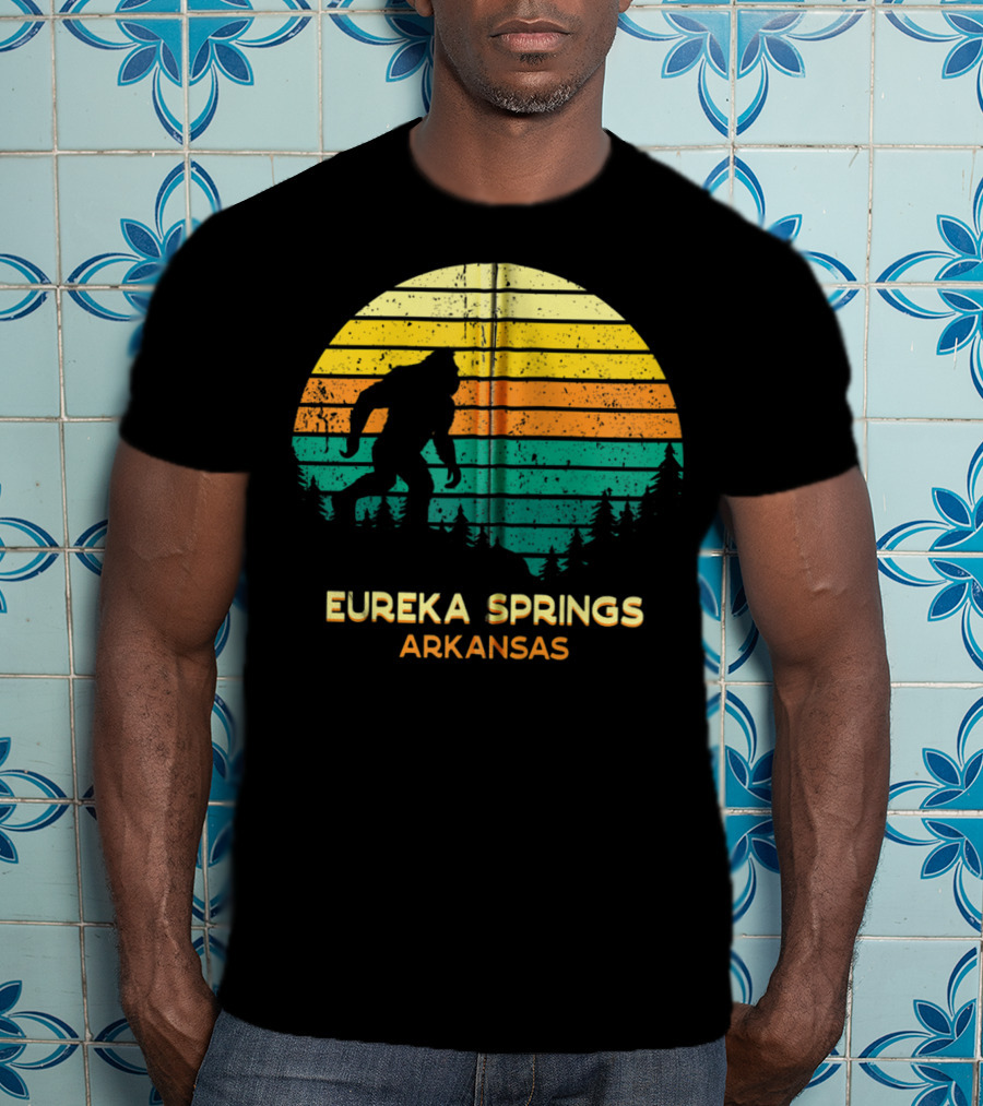Eureka Springs Arkansas Retro Bigfoot Silhouette Sunset T-Shirt