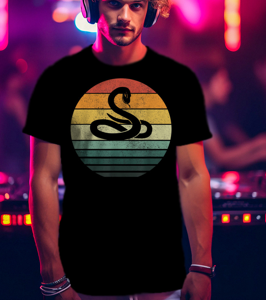 Vintage 70s Snake Sunset Nature Retro Stripes T-Shirt