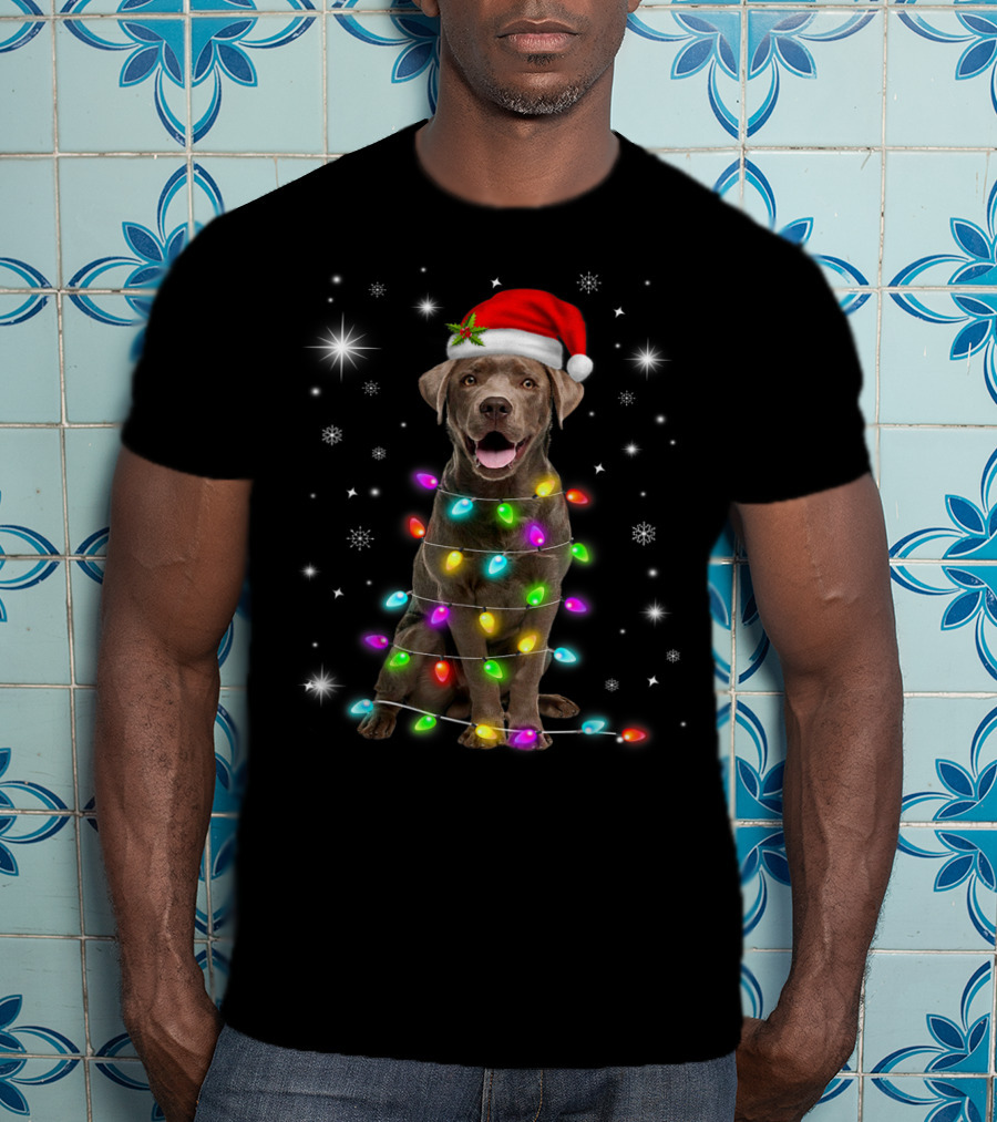 Chocolate Labrador Santa Hat Christmas Lights Snowflakes T-Shirt