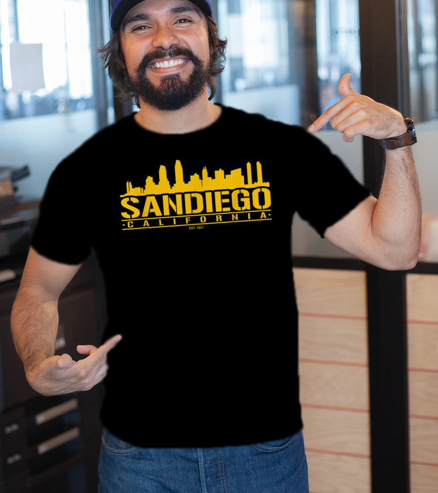 San Diego California Skyline Est. 1821 Cool Classic Look T-Shirt