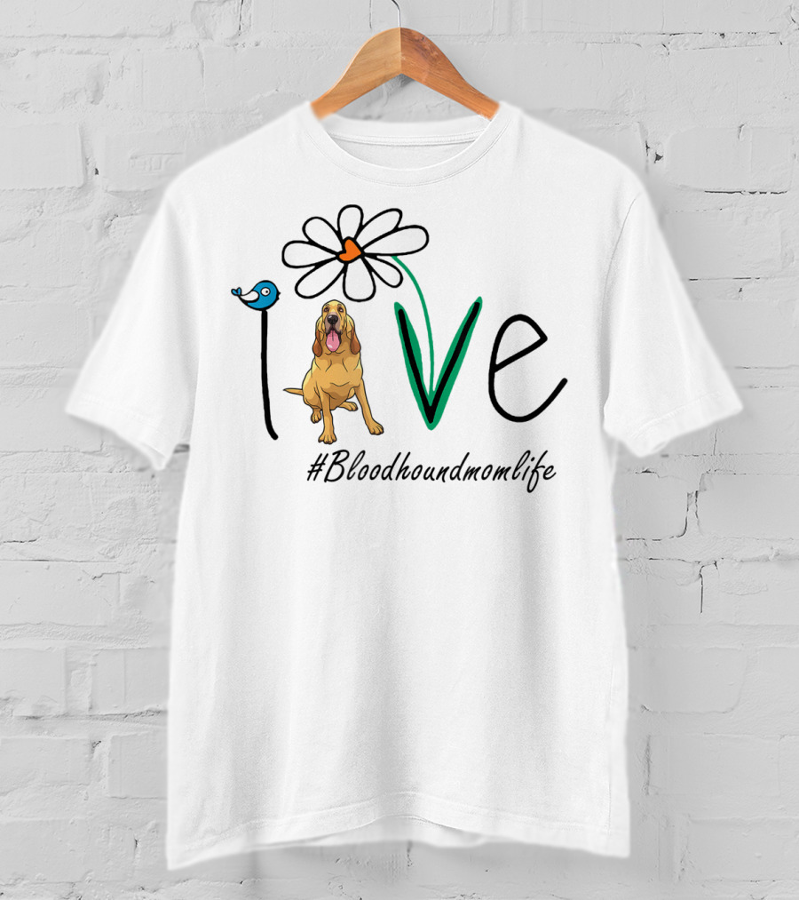 Love Bloodhound Mom Life Daisy T-Shirt
