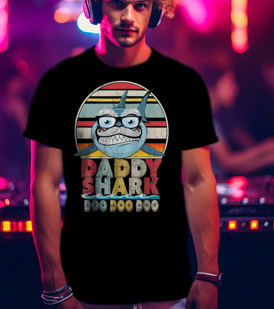 DADDY SHARK DOO DOO DOO Vintage Cute Shark With Glasses T-Shirt