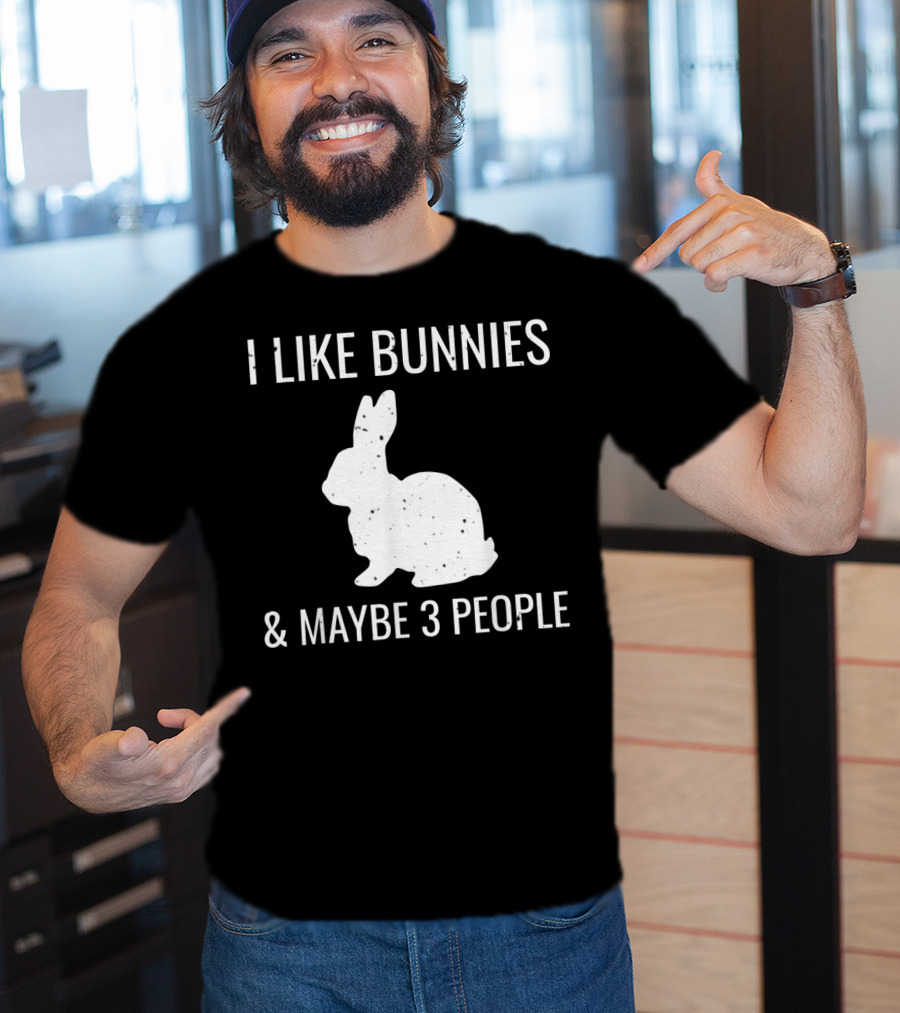 I Like Bunnies And Maybe 3 People Funny Introvert Bun T-Shirt