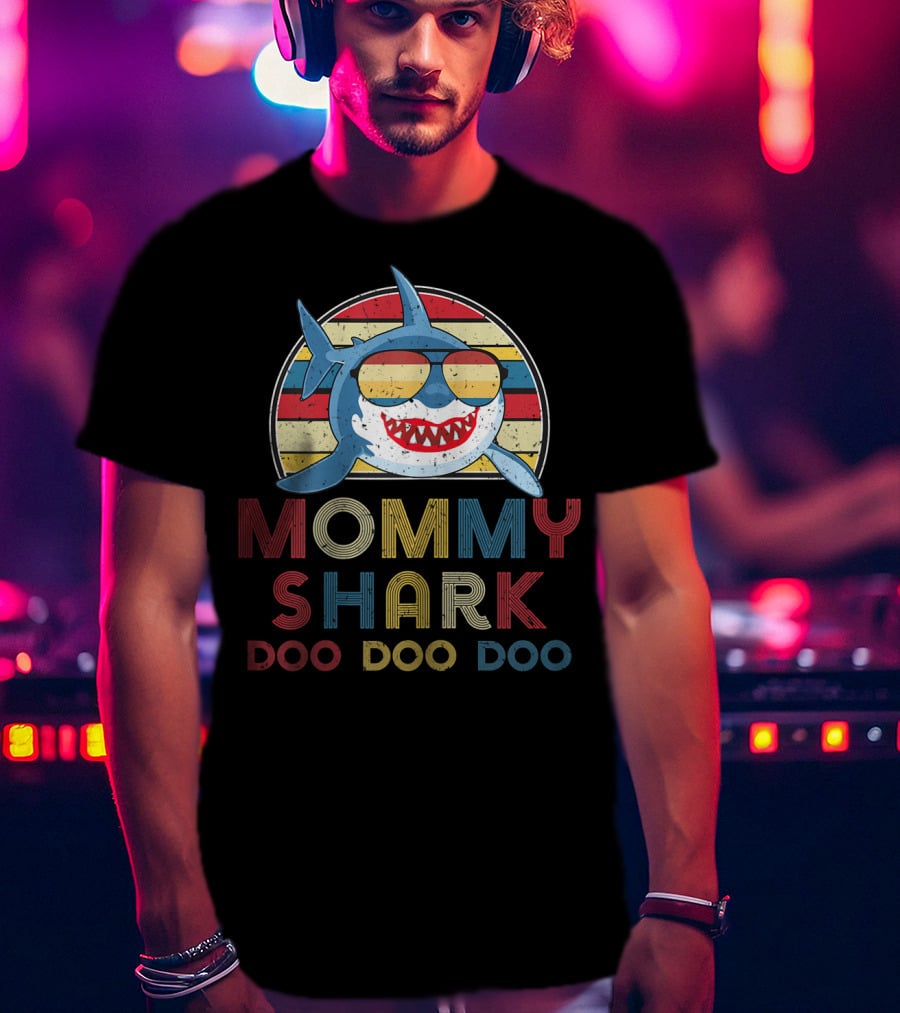 Mommy Shark Doo Doo Doo Retro T-Shirt