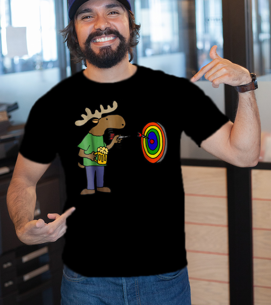 SmileteesHob Funny Moose With Beer Throwing Darts At Colorful Target T-Shirt