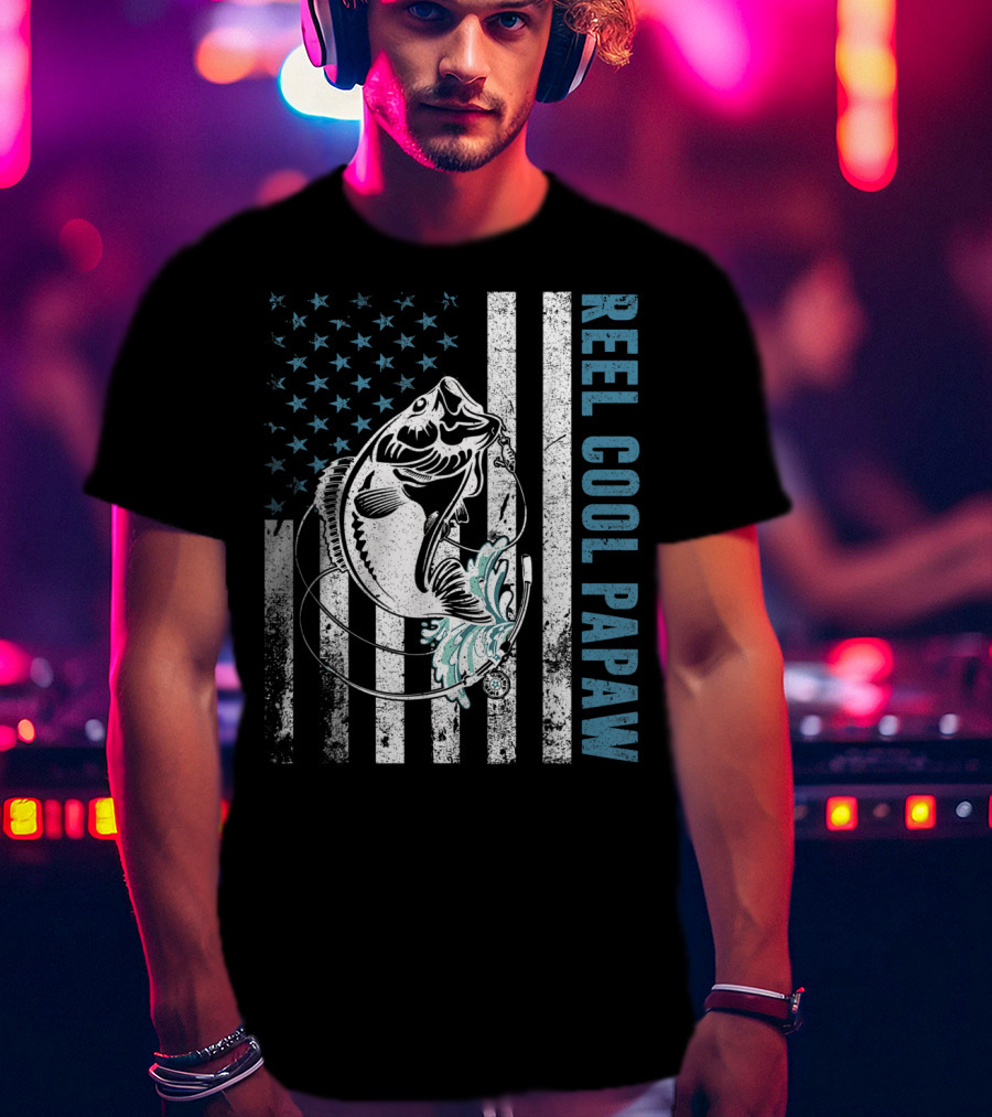 Reel Cool Papaw American Fishing Lovers Patriotic Vintage Bass T-Shirt