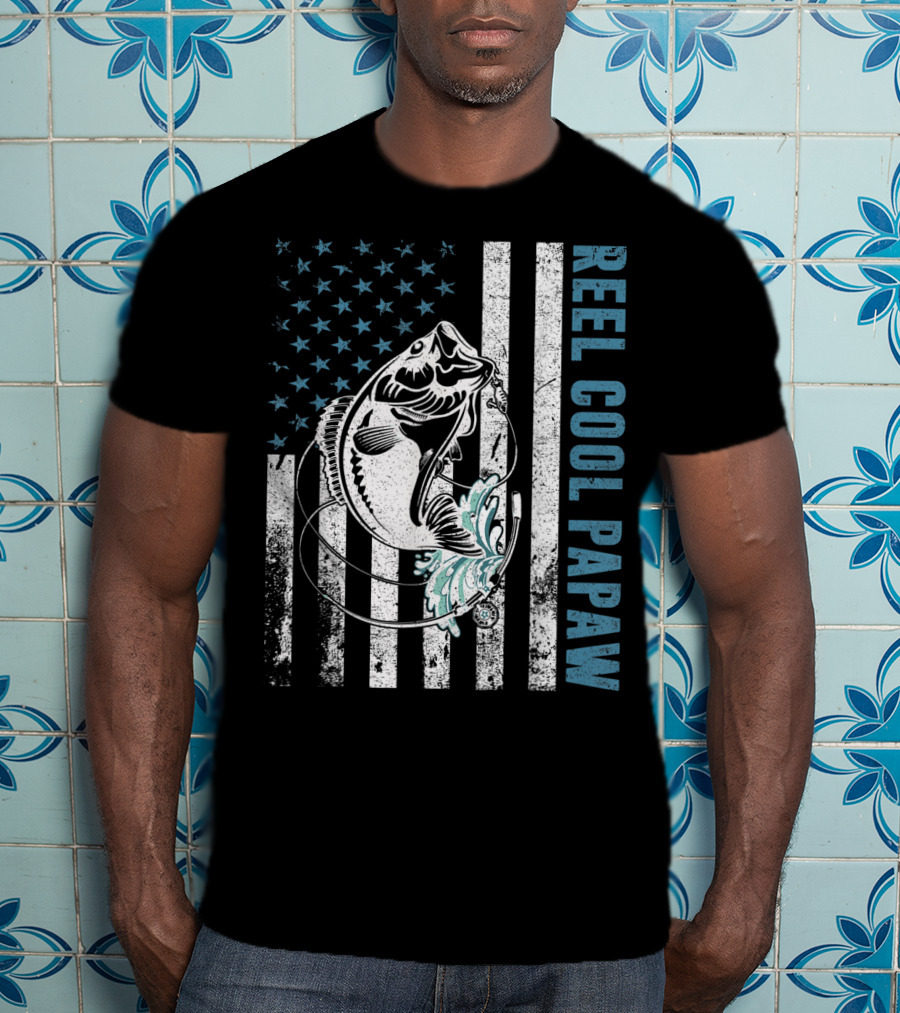 Reel Cool Papaw American Fishing Lovers Patriotic Vintage Bass T-Shirt