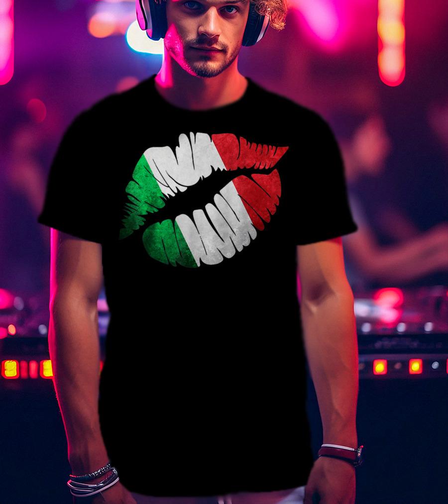 Italy Flag Distressed Patriotic Kiss T-Shirt