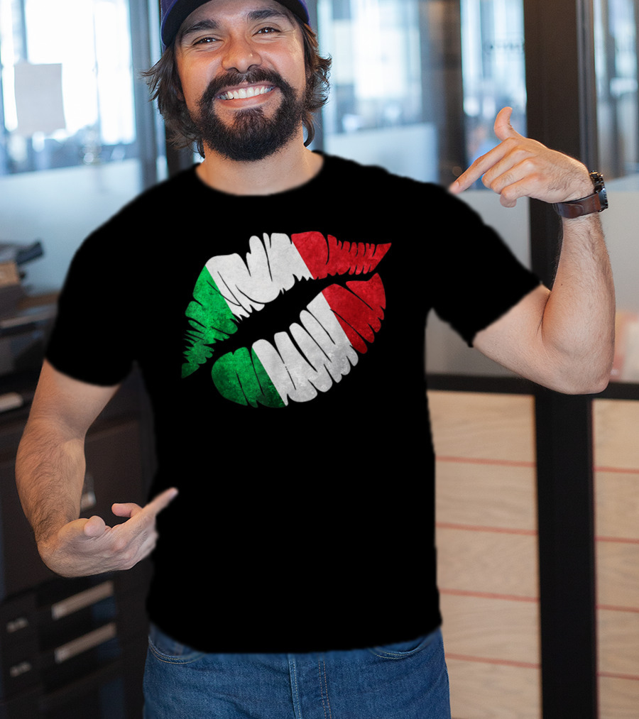 Italy Flag Distressed Patriotic Kiss T-Shirt