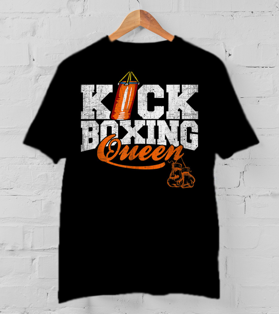 Kickboxing Queen Punching Bag And Boxing Gloves T-Shirt
