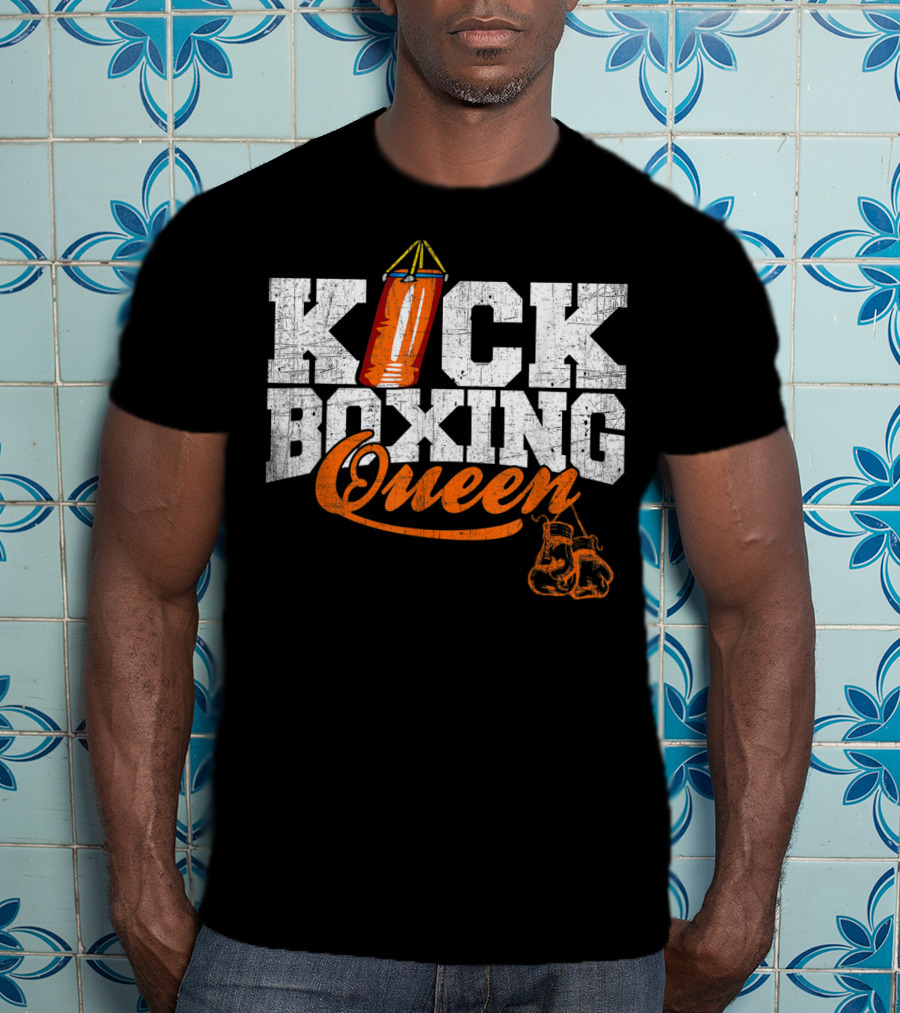Kickboxing Queen Punching Bag And Boxing Gloves T-Shirt