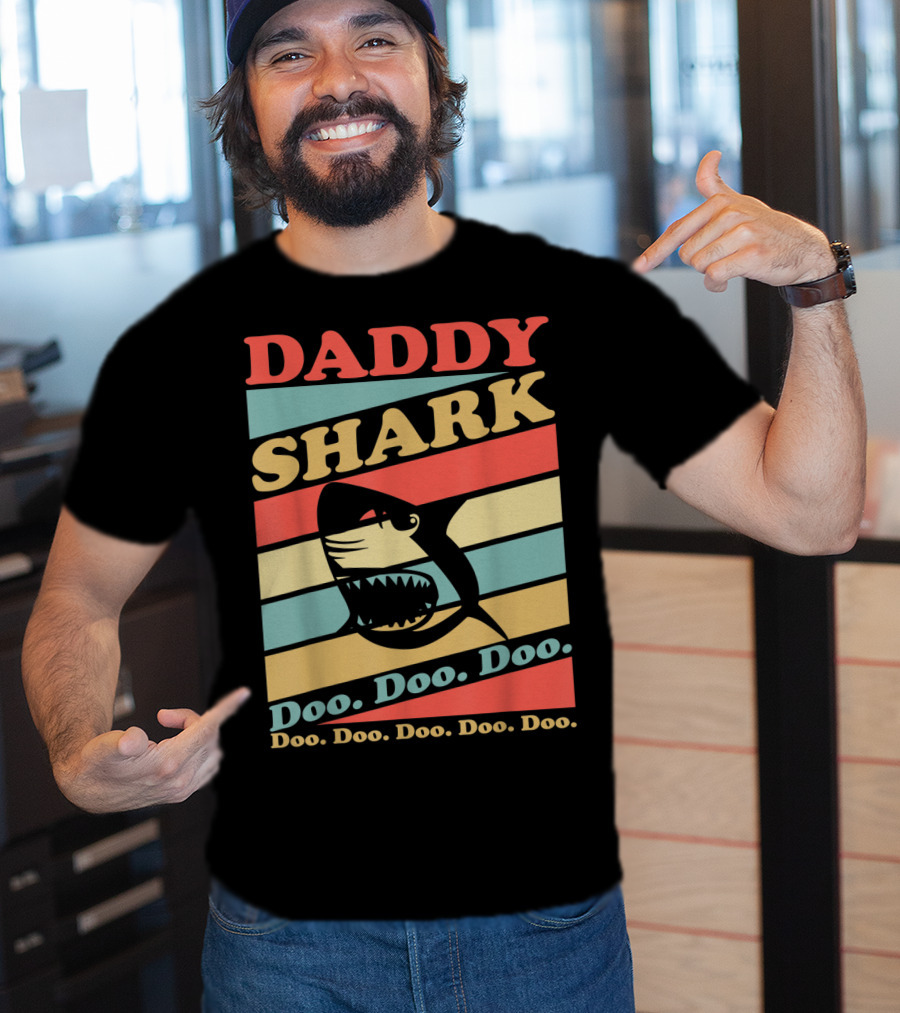 DADDY SHARK Doo Doo Doo Doo Doo Doo Retro Vintage Stripes T-Shirt
