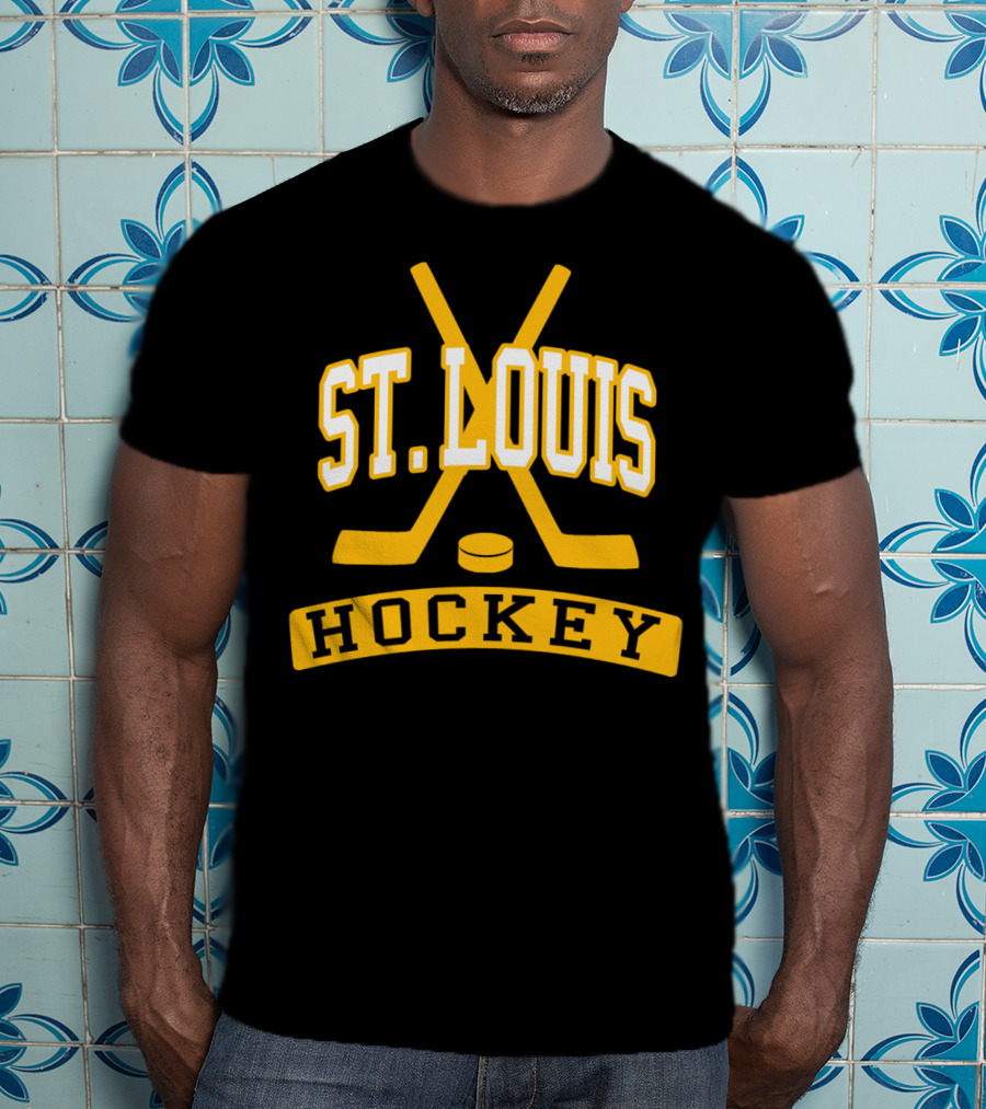 St. Louis Hockey Vintage Crossed Sticks And Puck T-Shirt