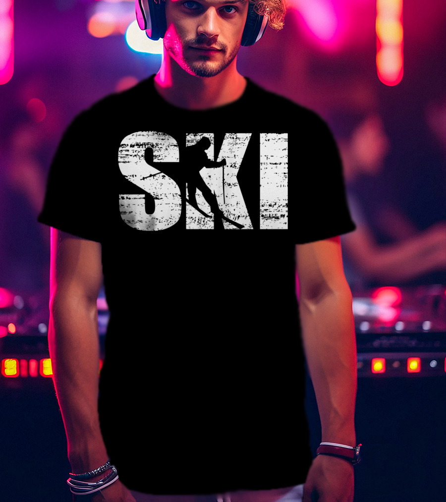 Cool Distressed Skiing For Skiers SKI T-Shirt