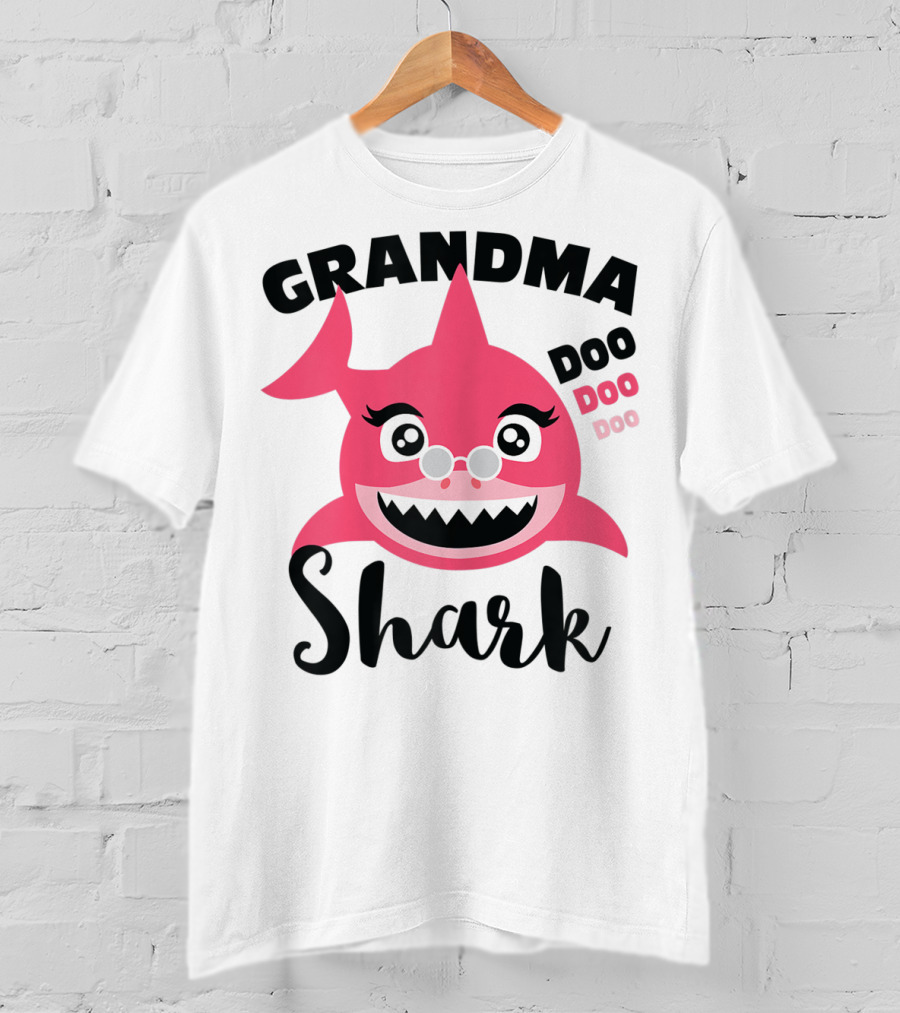 Grandma Shark Doo Doo Doo Pink Shark With Glasses T-Shirt